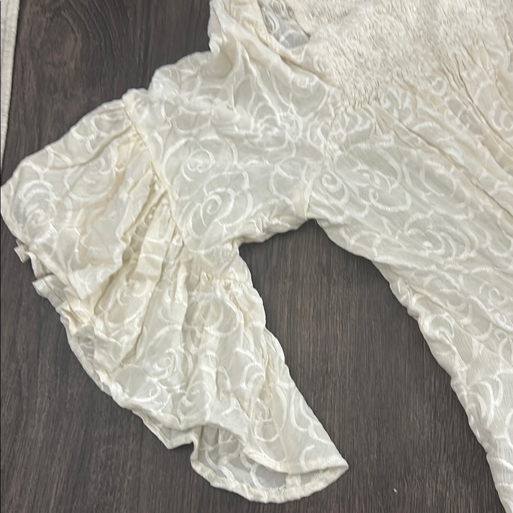 Gimmicks Elegant Cream Women's Flowy Top - Picture 3 of 4